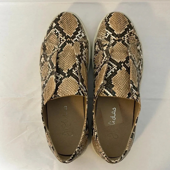 J/Slides Python Snake Print Tan Brown Faux Leather Low Top Slip On Sneakers Size - Picture 9 of 9